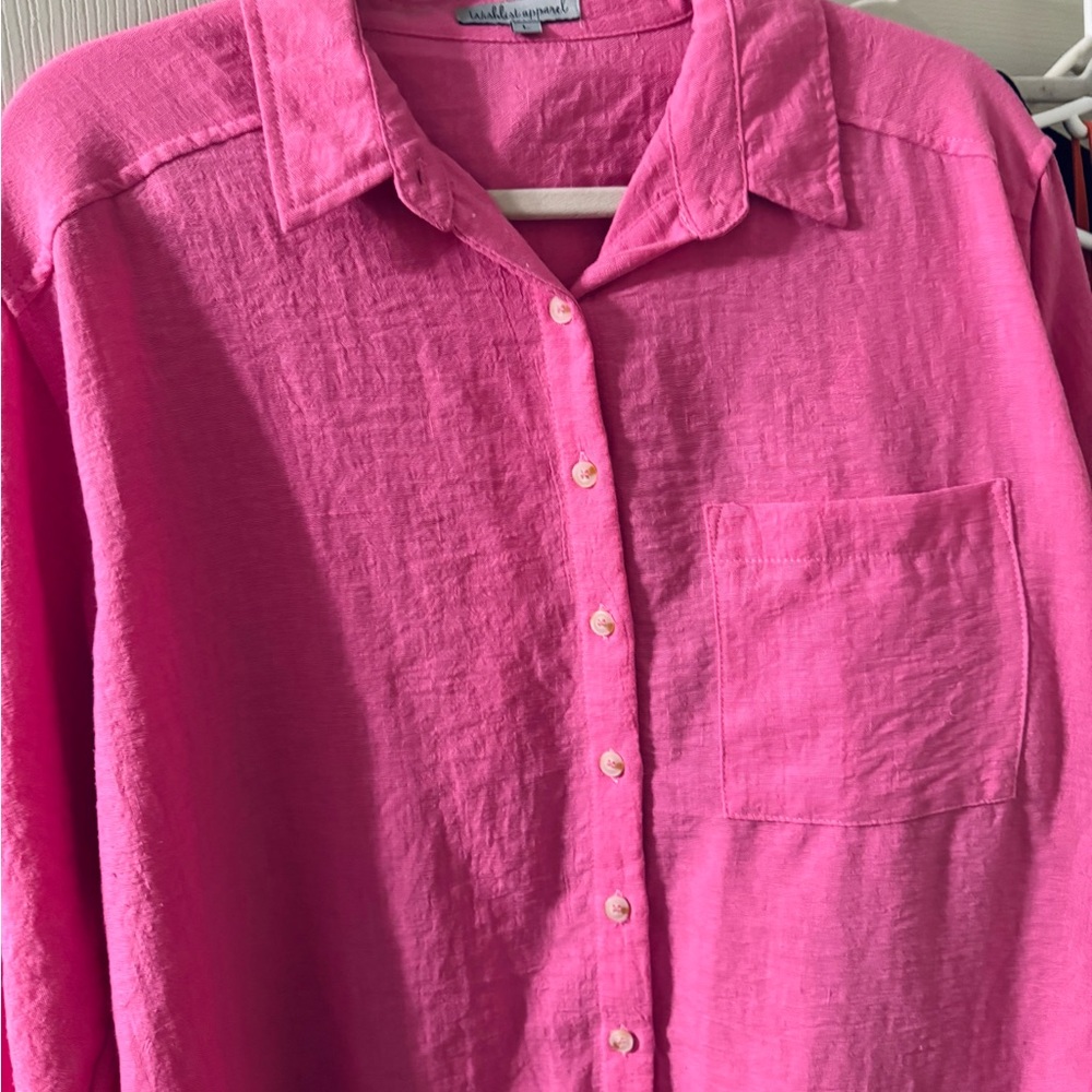 Women’s Wishlist Apparel Boutique Pink long sleeve Button Down Shirt